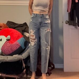 3 for $20 American Eagle Outfitters ripped mom jeans size 0